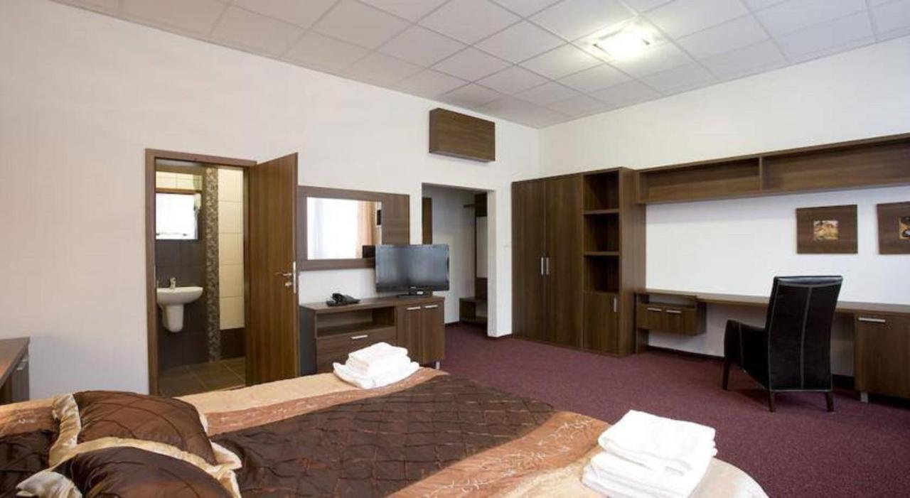 Hotel Branc, Garni Сеница Экстерьер фото