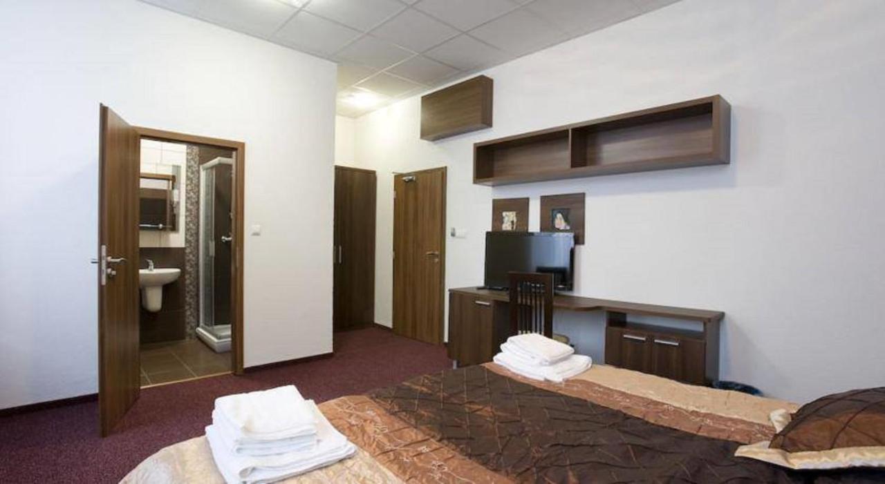 Hotel Branc, Garni Сеница Экстерьер фото